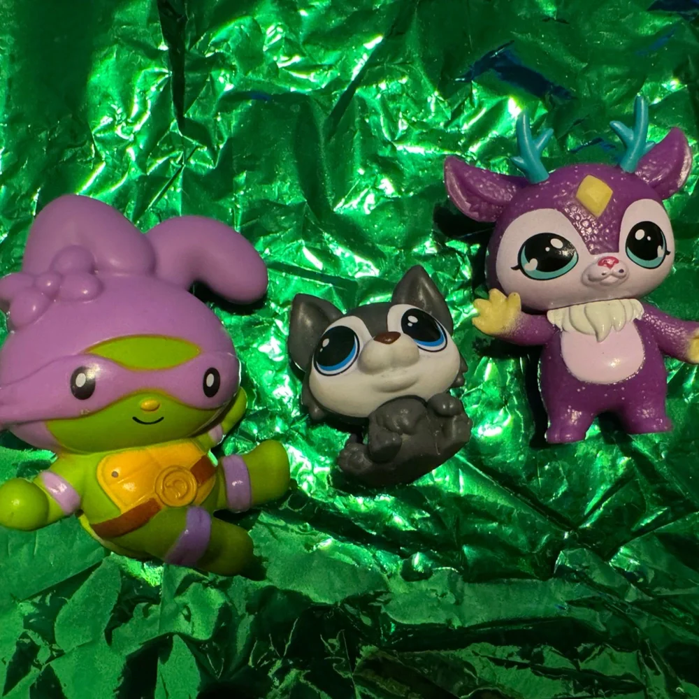 Mini figures Hello Kitty TMNT Donatello, Zuru Husky dog, magic mixlings figure